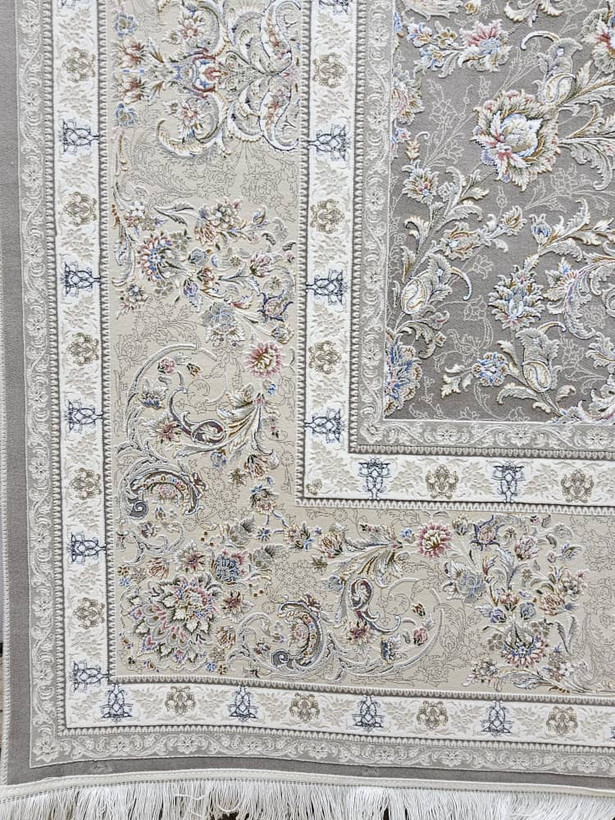 فرش تندیس ماندگار مدل افشان ۱۷۰۱ نقره ای حاشیه صدفی ۱۵۰۰ شانه ۴۵۰۰ تراکم
