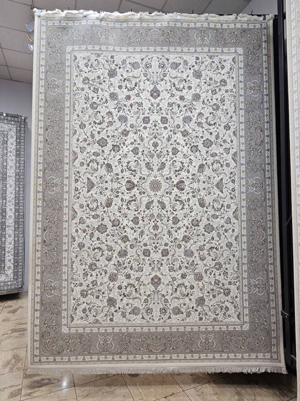 فرش تندیس ماندگار مدل افشان ۱۷۰۱ کرم حاشیه خاکستری ۱۵۰۰ شانه ۴۵۰۰ تراکم